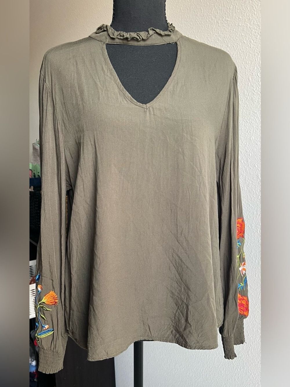 Available by Angela Fashion Olive Green Floral Embroidered Long-Sleeve Tunic Top